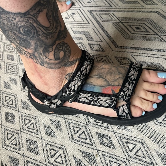 Teva Hurricane 4 Sandals Womens Size 10 - Picture 2 of 5